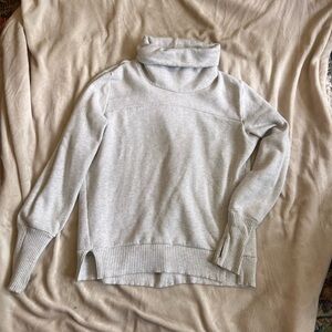 Alo turtleneck pullover